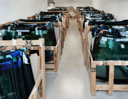 Skladište auto stakala u Auto-Safra radionici - Prodaja autostakla